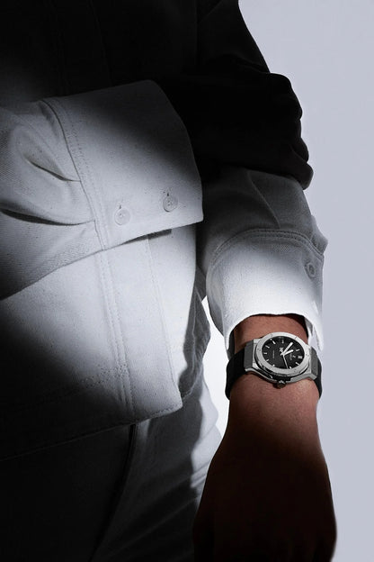Luxury Chronograph Quartz Watch for Men – Bold & Timeless Design