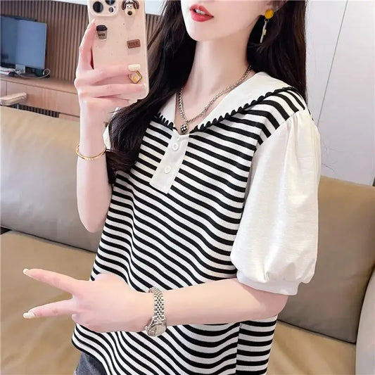 Short-sleeved Striped T-shirt for Women in Summer.