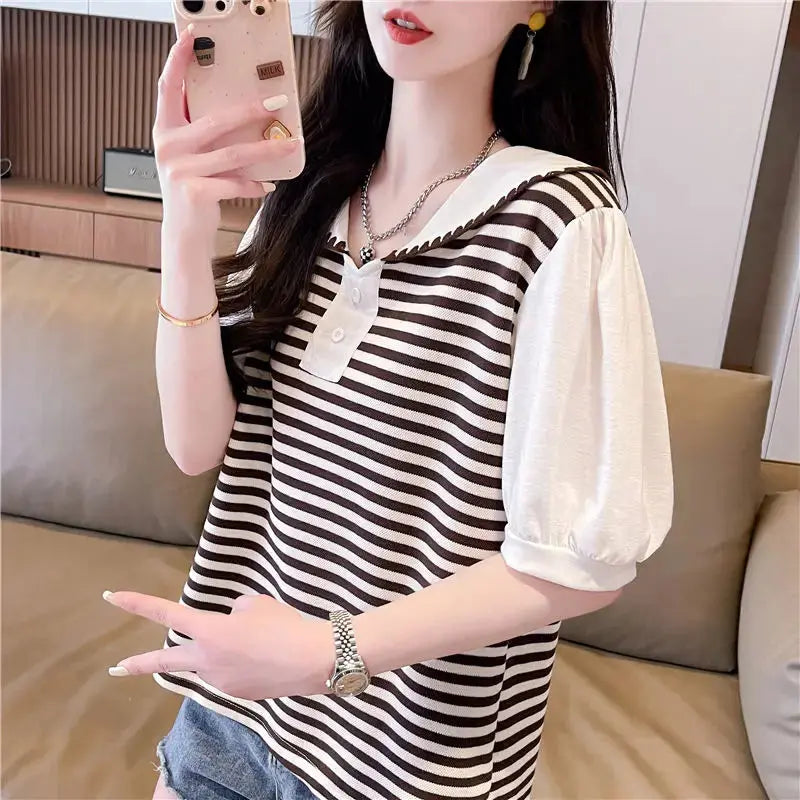 Short-sleeved Striped T-shirt for Women in Summer.